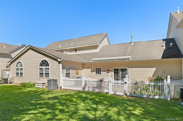 2803 Pebble Beach Path, Riverhead, NY 11901