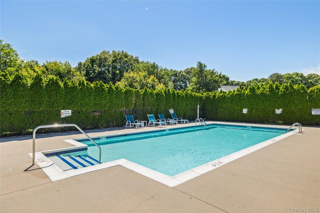 2803 Pebble Beach Path, Riverhead, NY 11901