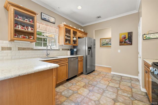 2803 Pebble Beach Path, Riverhead, NY 11901