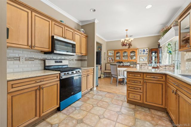 2803 Pebble Beach Path, Riverhead, NY 11901