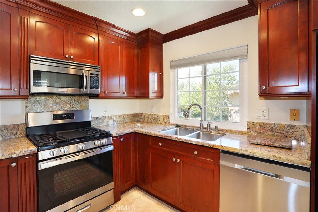 Image 7 of property listing at 19801 Meadow Ridge, Trabuco Canyon, CA 92679