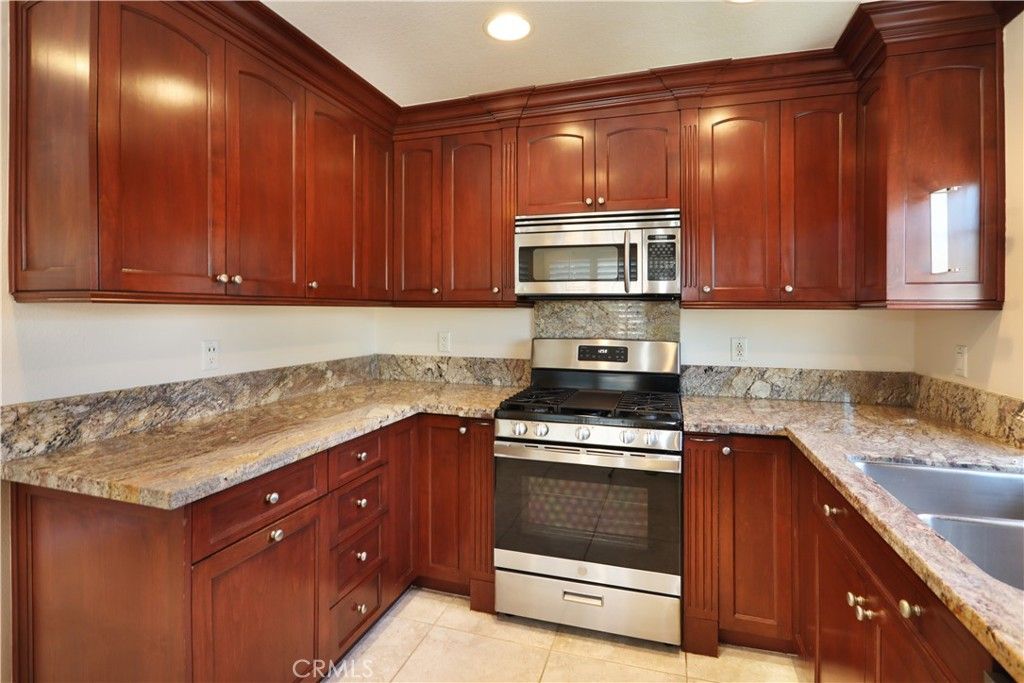 Image 8 of property listing at 19801 Meadow Ridge, Trabuco Canyon, CA 92679