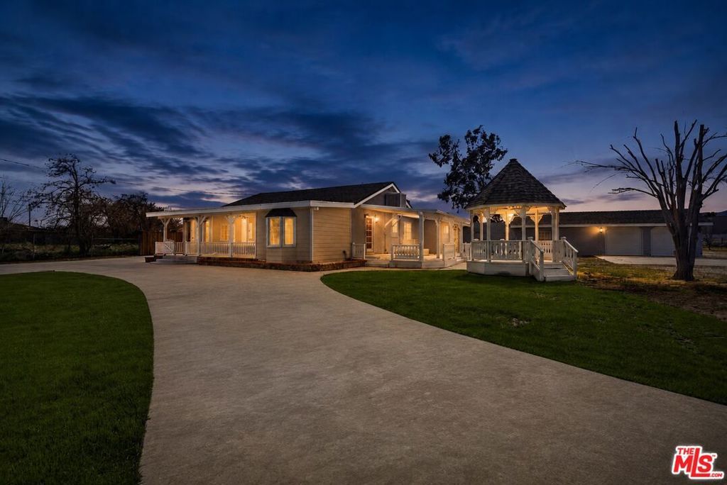 2232 W Avenue M4, Palmdale, CA 93551