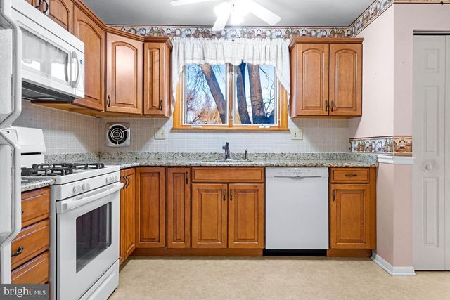 33 ESTATE RD, Lumberton, NJ 08048