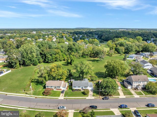 33 ESTATE RD, Lumberton, NJ 08048