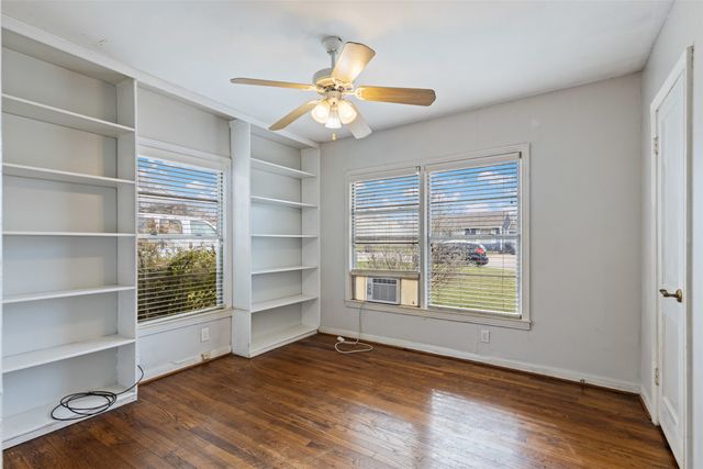 3721 Marks Place, Fort Worth, TX 76116