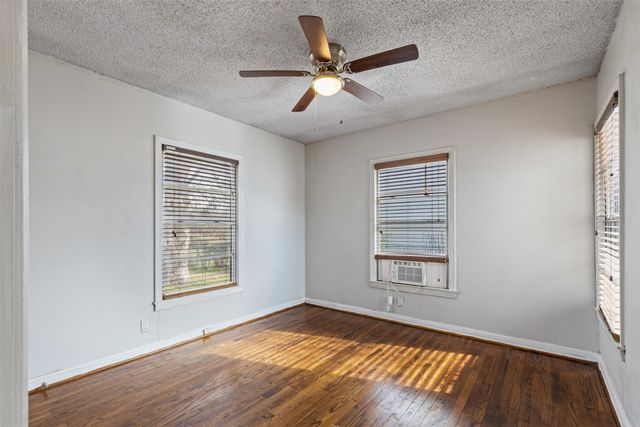 3721 Marks Place, Fort Worth, TX 76116