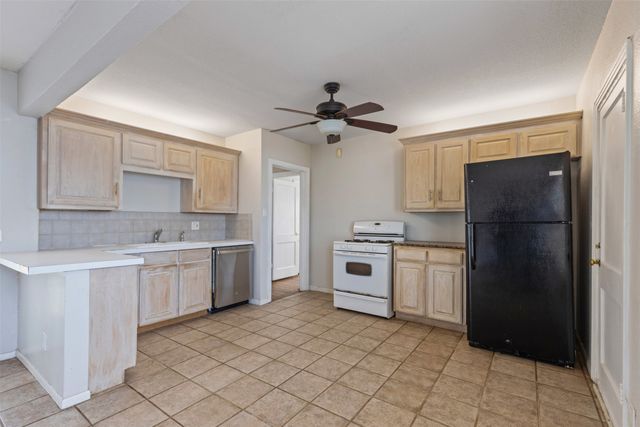 3721 Marks Place, Fort Worth, TX 76116