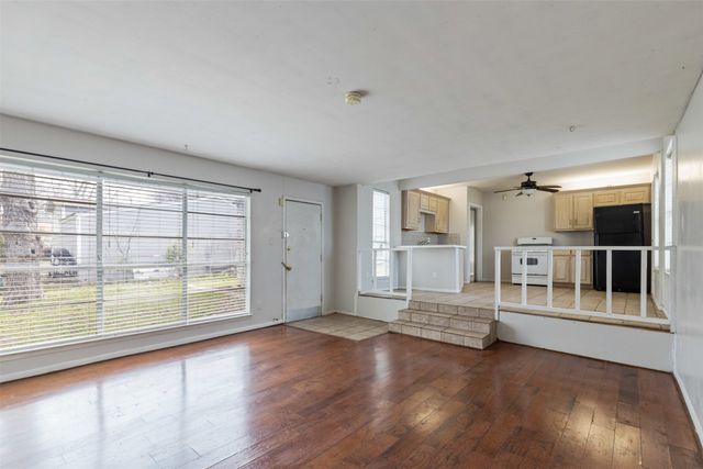 3721 Marks Place, Fort Worth, TX 76116