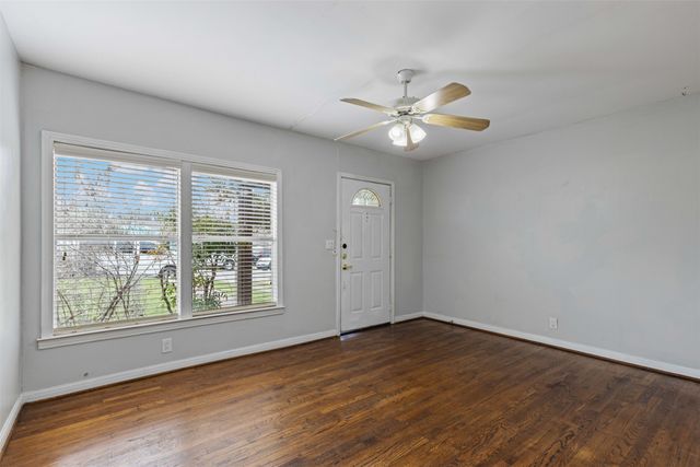 3721 Marks Place, Fort Worth, TX 76116