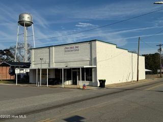 102 NE East Center Street, Calypso, NC 28325