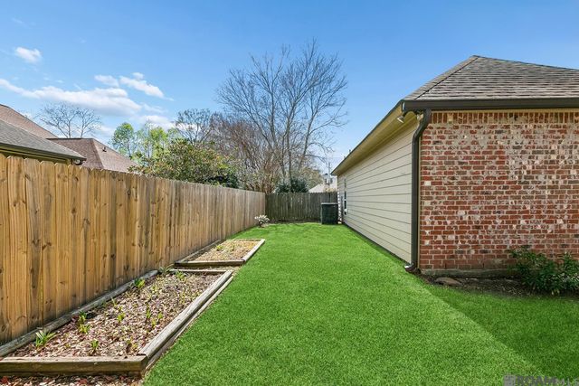 10020 Lake Martha Ct, Baton Rouge, LA 70809