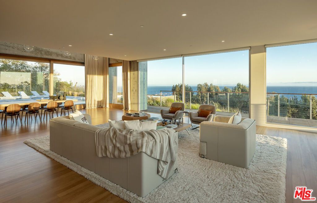 Image 10 of property listing at 24689 Pacific Coast Highway, Malibu, CA 90265