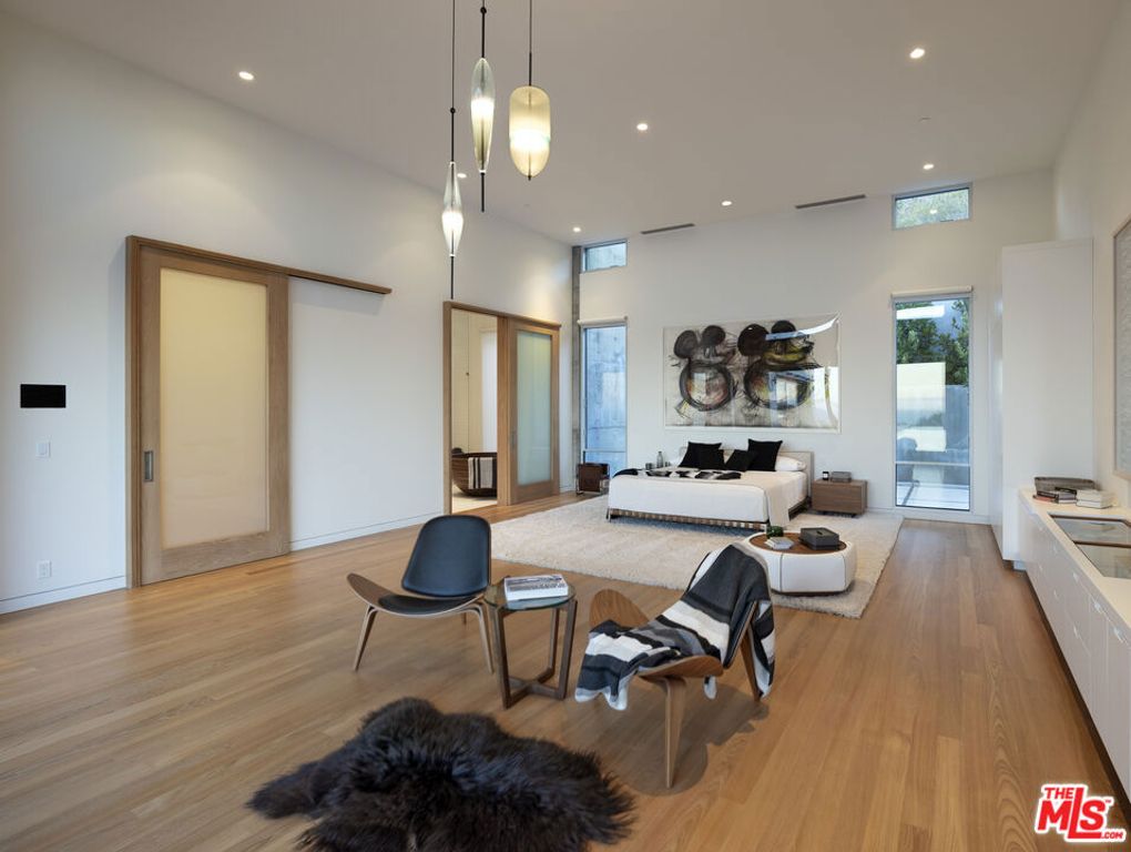 Image 12 of property listing at 24689 Pacific Coast Highway, Malibu, CA 90265