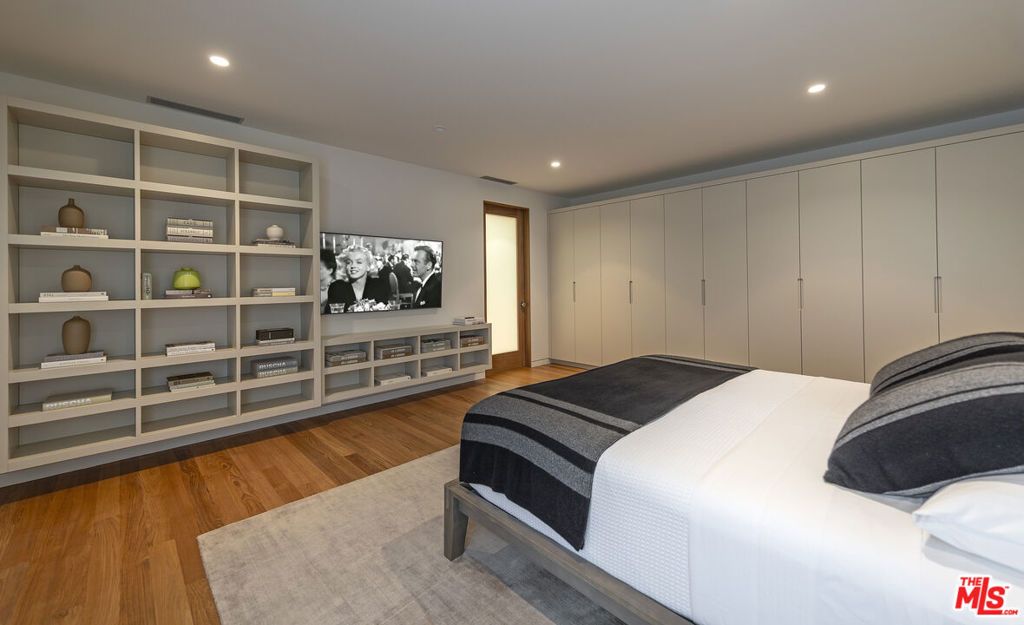 Image 15 of property listing at 24689 Pacific Coast Highway, Malibu, CA 90265