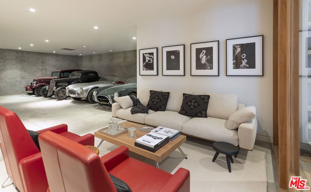 Image 21 of property listing at 24689 Pacific Coast Highway, Malibu, CA 90265
