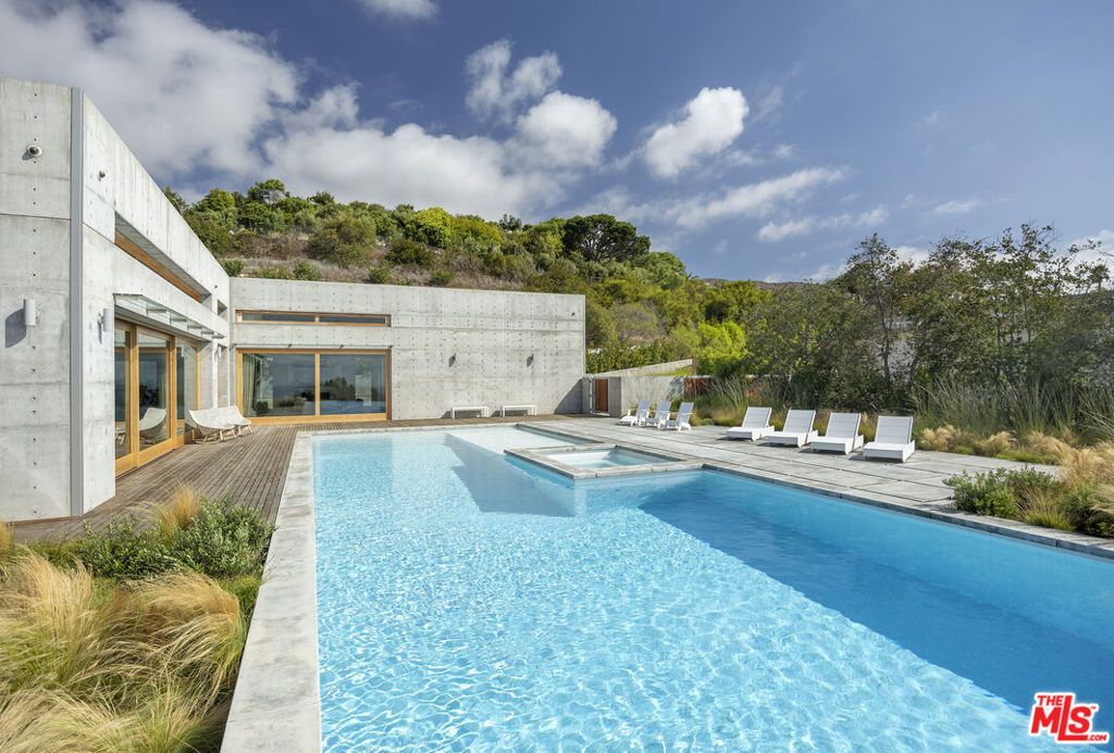 Image 23 of property listing at 24689 Pacific Coast Highway, Malibu, CA 90265
