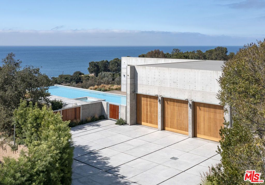 Image 25 of property listing at 24689 Pacific Coast Highway, Malibu, CA 90265
