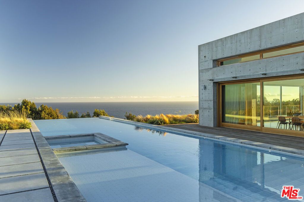 Image 3 of property listing at 24689 Pacific Coast Highway, Malibu, CA 90265