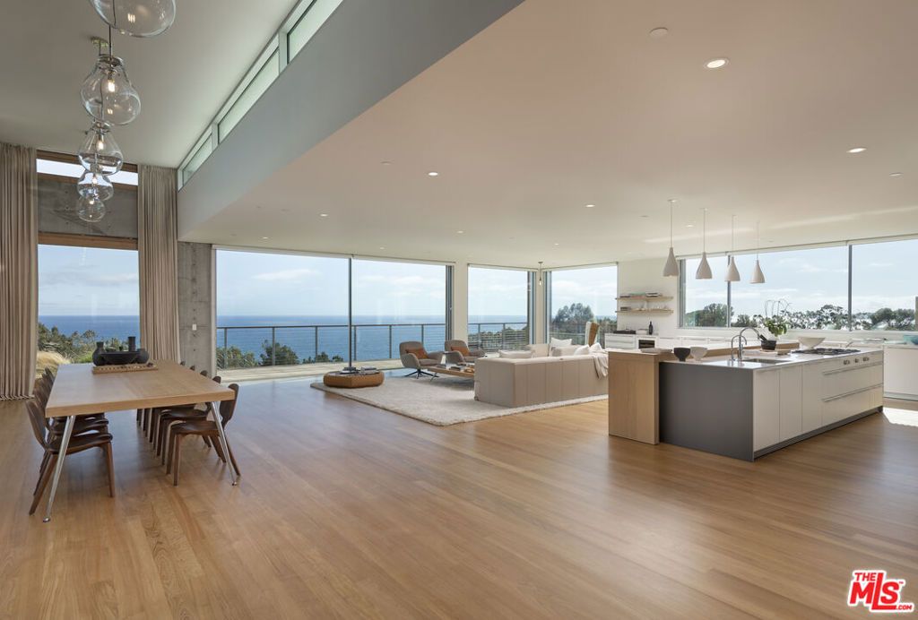 Image 6 of property listing at 24689 Pacific Coast Highway, Malibu, CA 90265