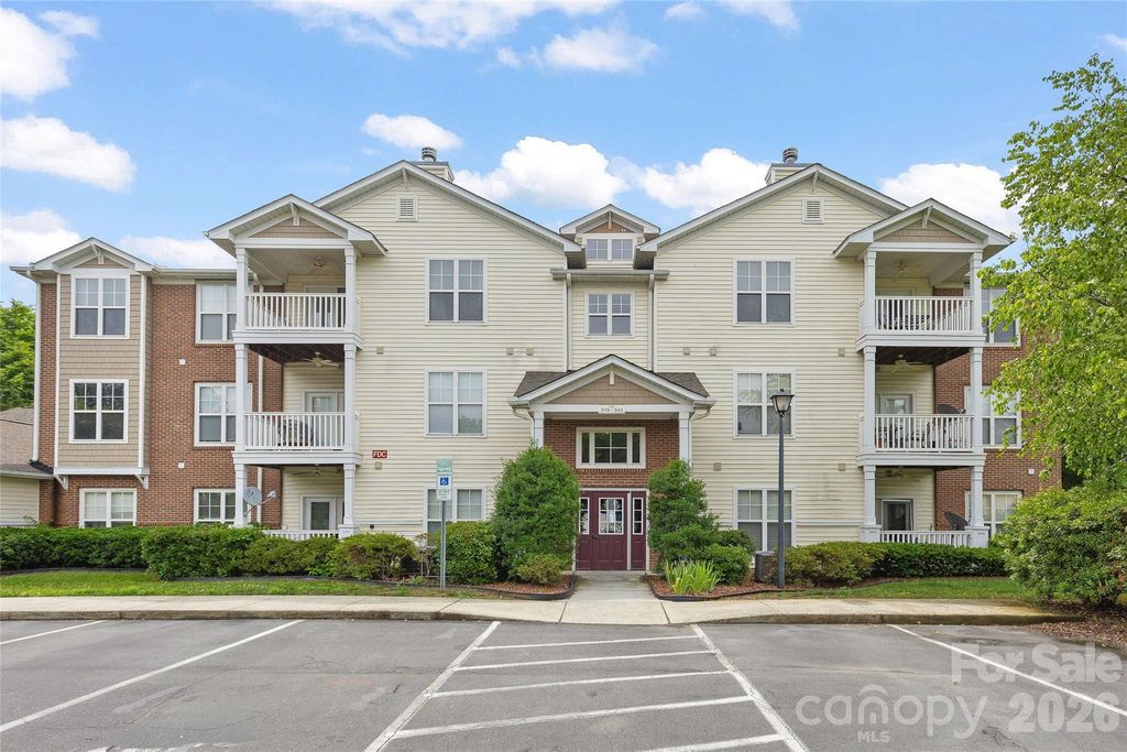 333 Westbend Drive, Charlotte, NC 28262