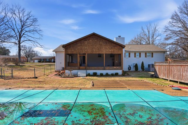 222 BARRETT ST, Bolivar, TN 38008