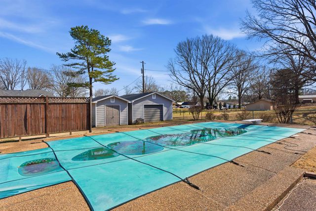 222 BARRETT ST, Bolivar, TN 38008