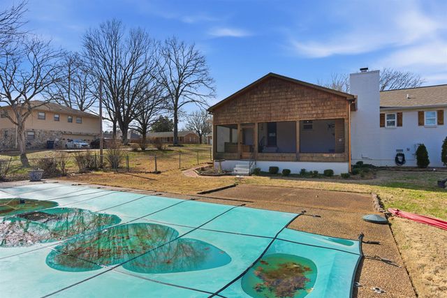 222 BARRETT ST, Bolivar, TN 38008