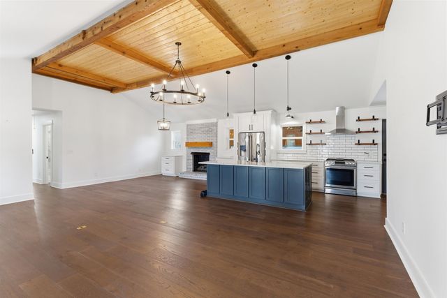 222 BARRETT ST, Bolivar, TN 38008