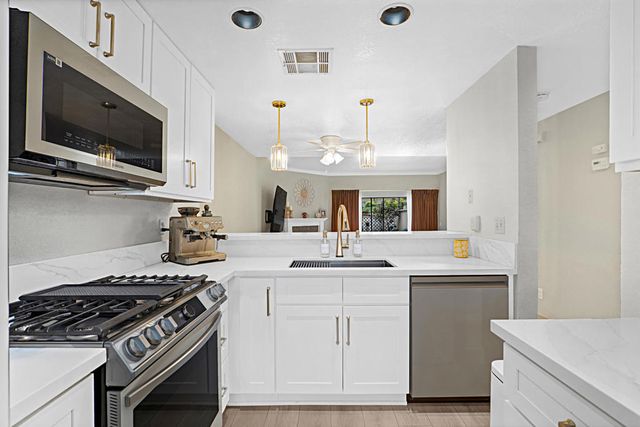 682 Sycamore Avenue, Claremont, CA 91711