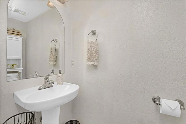 682 Sycamore Avenue, Claremont, CA 91711