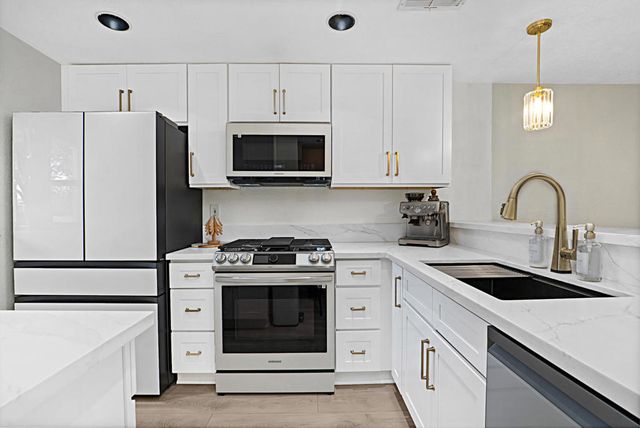 682 Sycamore Avenue, Claremont, CA 91711