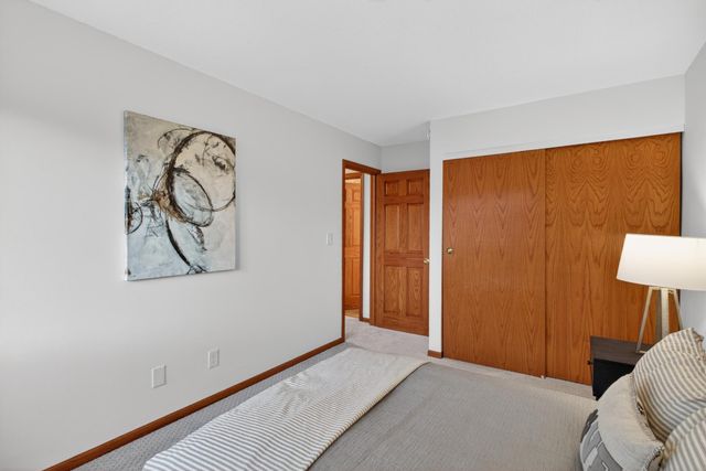 3250 Hill Ridge Drive 82, Eagan, MN 55121