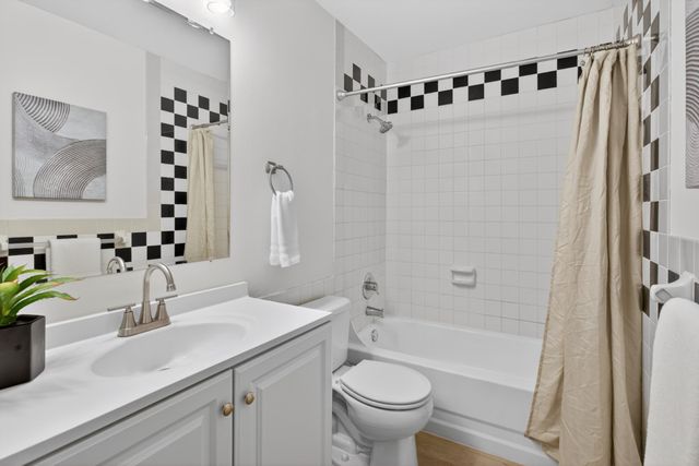 3250 Hill Ridge Drive 82, Eagan, MN 55121