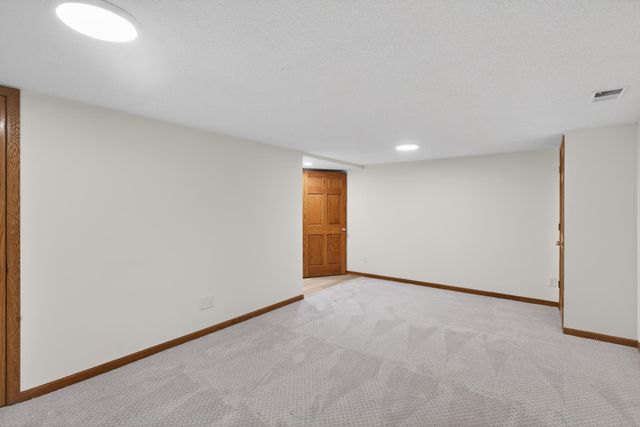 3250 Hill Ridge Drive 82, Eagan, MN 55121
