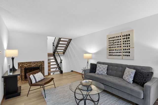3250 Hill Ridge Drive 82, Eagan, MN 55121