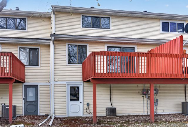 3250 Hill Ridge Drive 82, Eagan, MN 55121