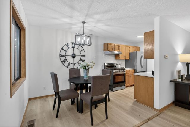 3250 Hill Ridge Drive 82, Eagan, MN 55121