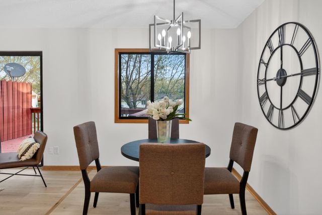 3250 Hill Ridge Drive 82, Eagan, MN 55121