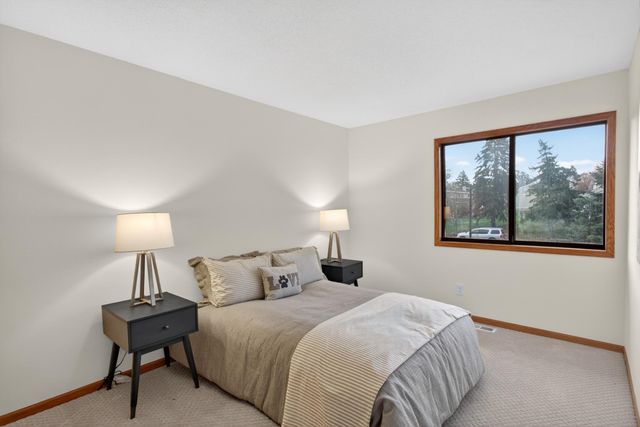 3250 Hill Ridge Drive 82, Eagan, MN 55121