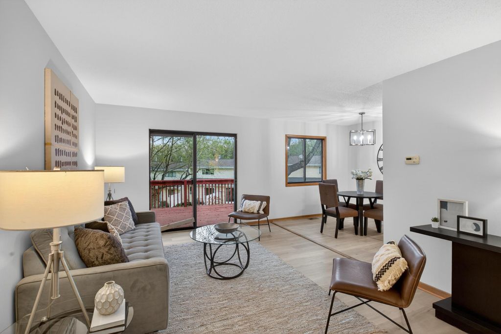 3250 Hill Ridge Drive 82, Eagan, MN 55121