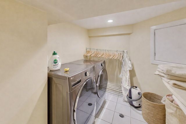 109 S Grove Avenue 1N, Oak Park, IL 60302