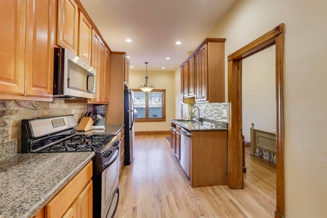 109 S Grove Avenue 1N, Oak Park, IL 60302