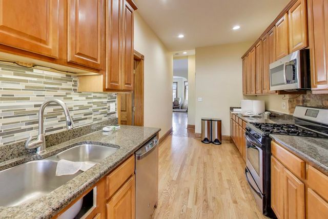 109 S Grove Avenue 1N, Oak Park, IL 60302