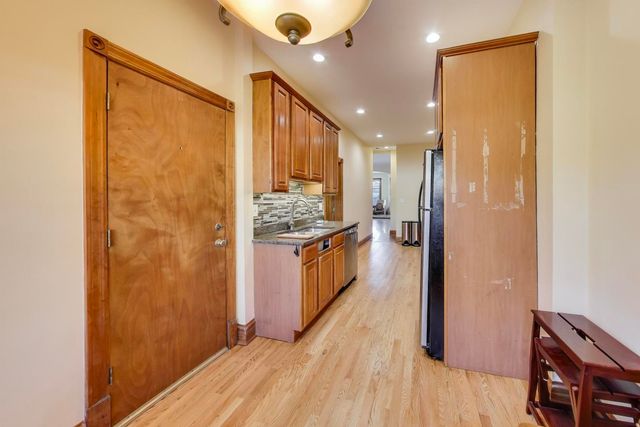 109 S Grove Avenue 1N, Oak Park, IL 60302