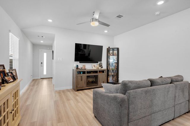 1242 Amistad Loop, College Station, TX 77845