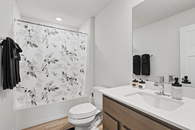 1242 Amistad Loop, College Station, TX 77845