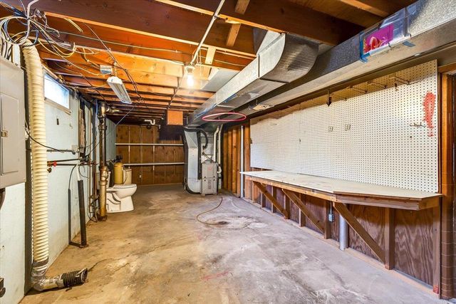2415 Hyacinth Avenue, Janesville, WI 53545