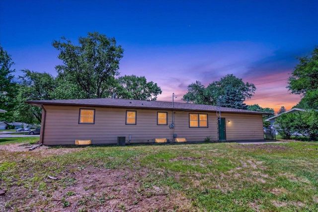 2415 Hyacinth Avenue, Janesville, WI 53545