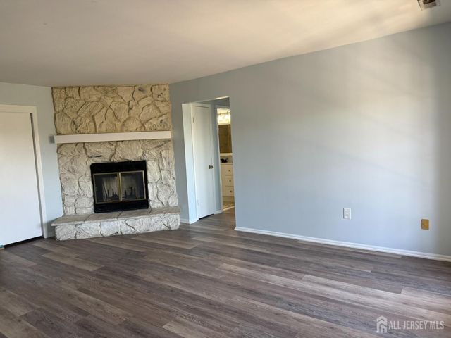 1610 greenhollow Drive, Iselin, NJ 08830